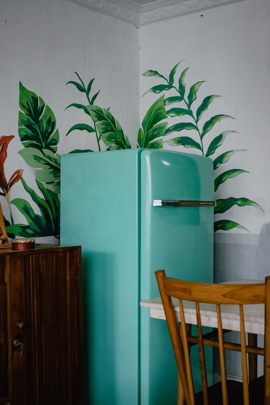 Nevera moderna en cocina, servicio técnico de refrigeración